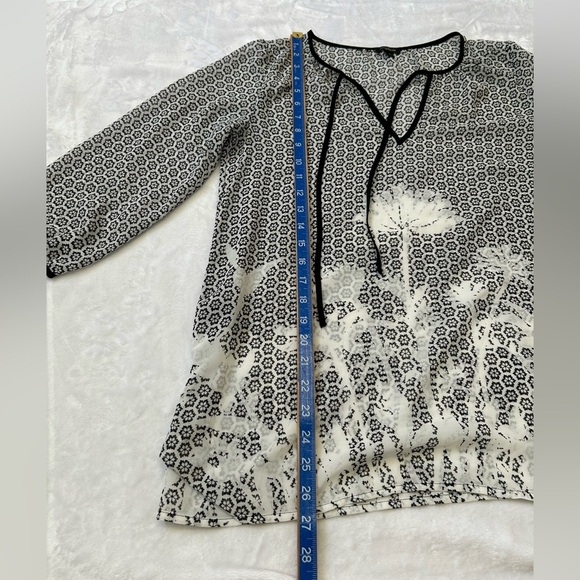 Ann Taylor Black & White Floral Blouse - Picture 4 of 7